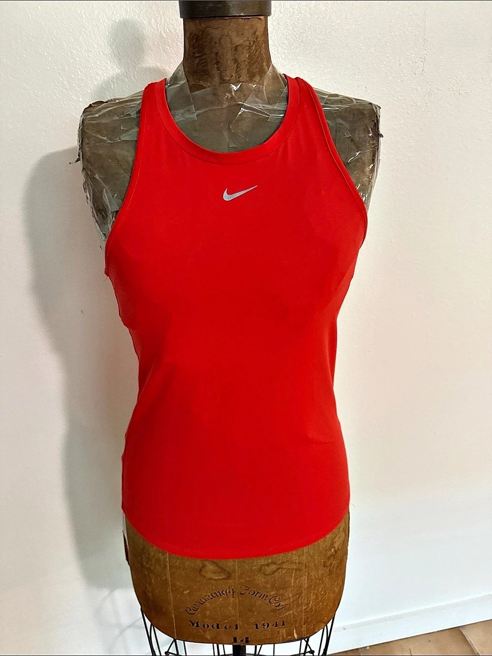 Nike Swift Dri-FIT Women's Red Tank Top Small Like New